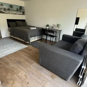 https://villa-e14-elegance.cambridgehotelsuk.com